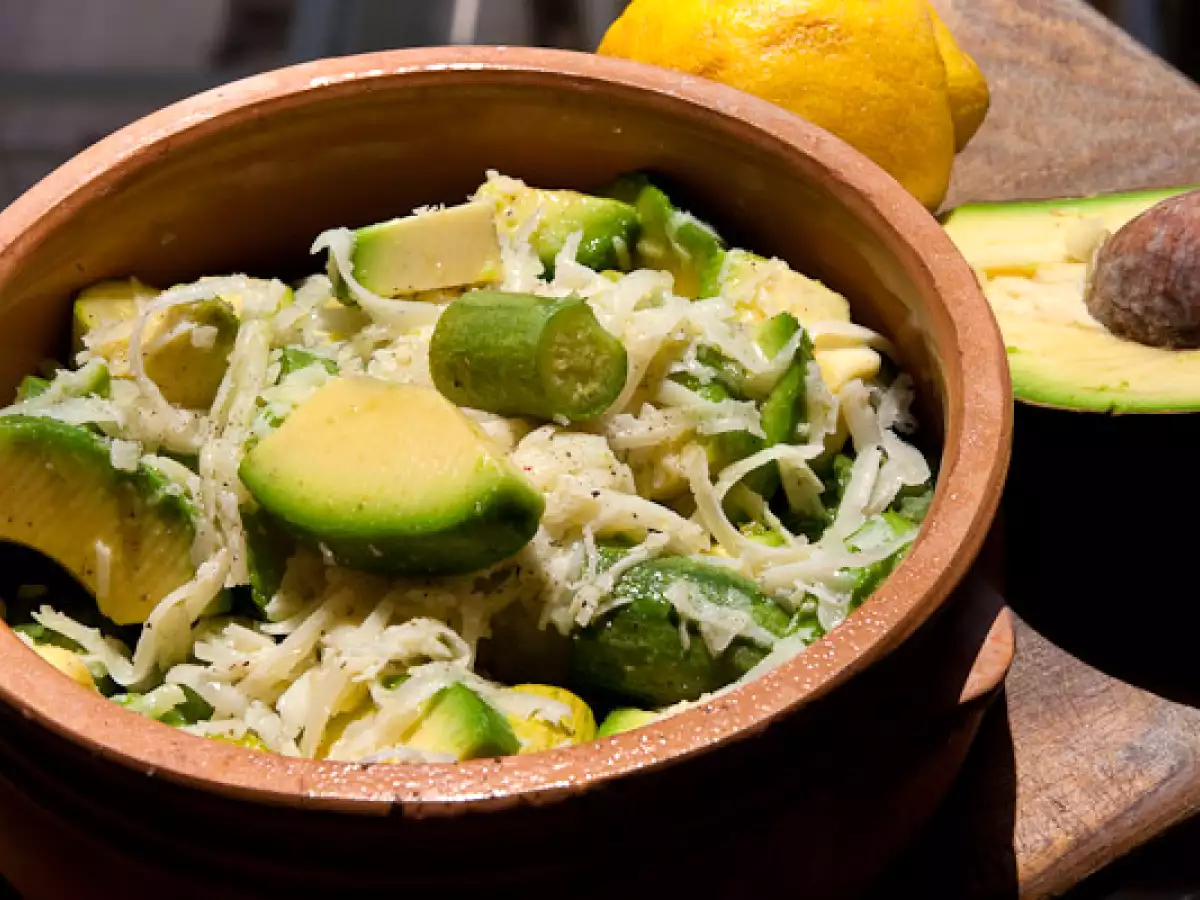 Zucchini Avocado Salt mit Graviera