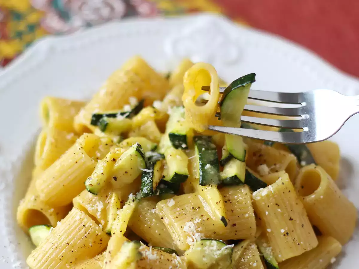Zucchini-Carbonara: das leicht zu machende vegetarische Rezept - foto 2