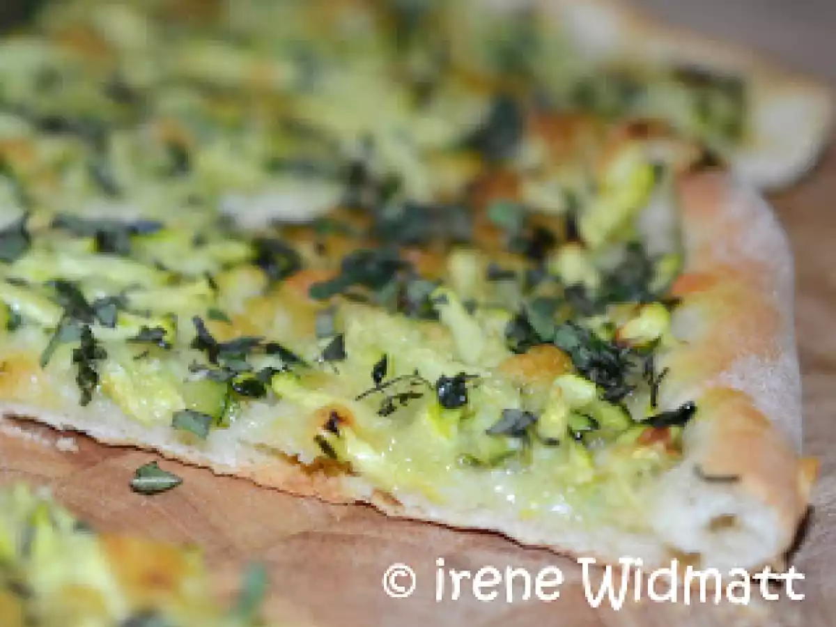 Zucchini- Chnobli- Brot, der etwas andere Kuchen