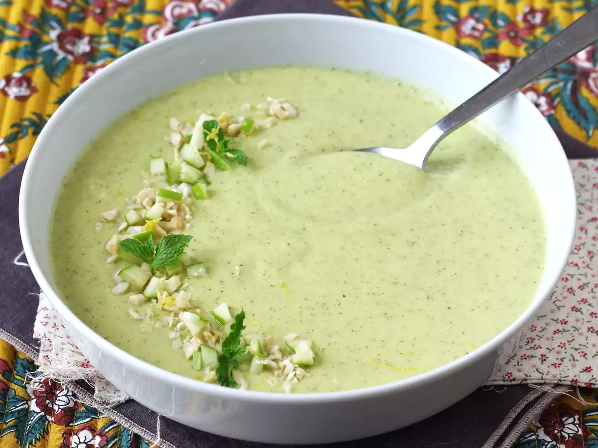 Zucchini-Creme mit grünem Apfel und Joghurt in 30 Minuten fertig - foto 4