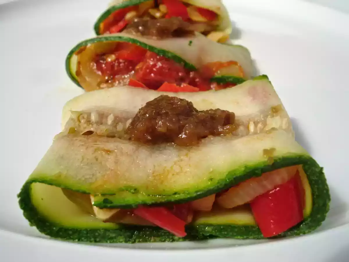 Zucchini gefüllt mit Pistou und Olivenmarmelade