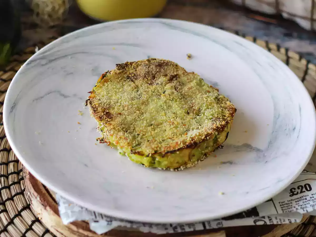 Zucchini-Kartoffel-Burger aus der Fritteuse