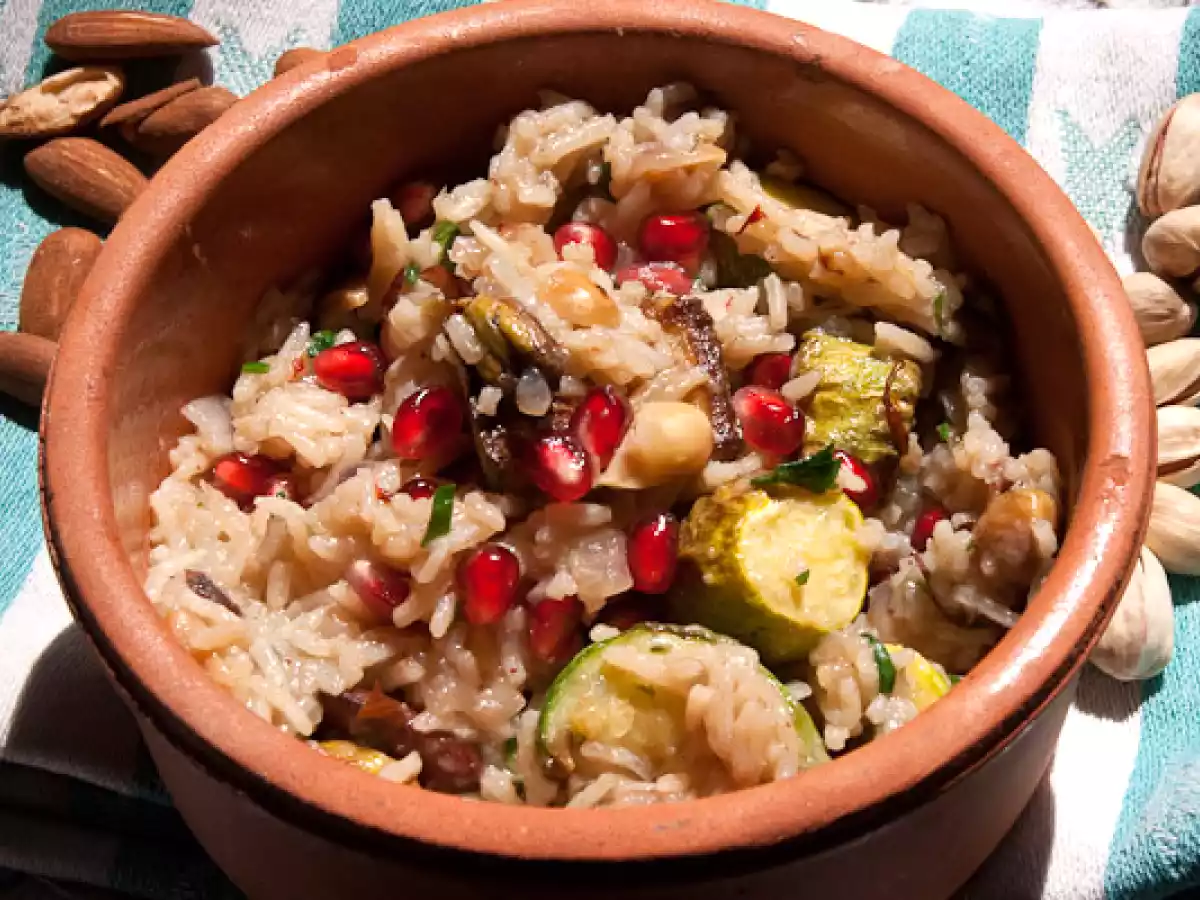 Zucchini Pilafi mit Nüssen und Grantapfel (Pilaw)