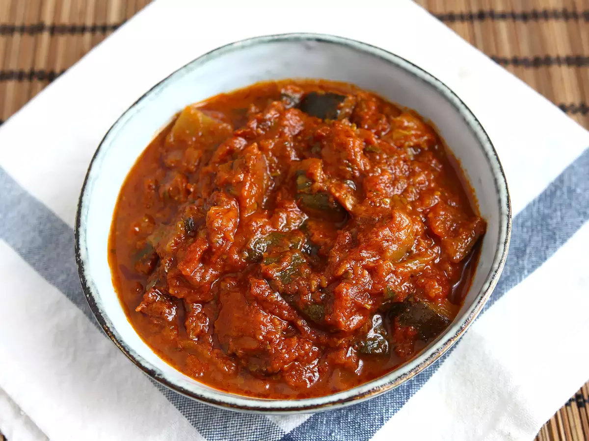 Zucchini-Ragout zubereiten: einfaches vegetarisches Rezept