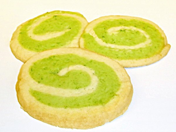 Zweifarbige Minz Kekse Mit Gruner Farbe Aus Der Kuche Rezept Petitchef
